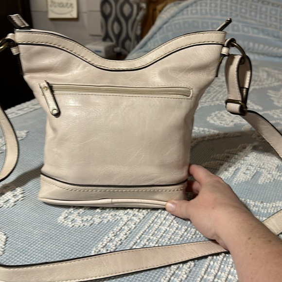 Gorgeous B.O.C. Crossbody purse - Picture 2 of 9